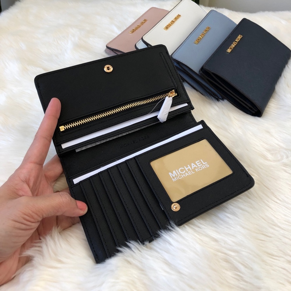 🌹5 of Michael Kors Bifold Wallet 🌹❤️ - Picture 4 of 7